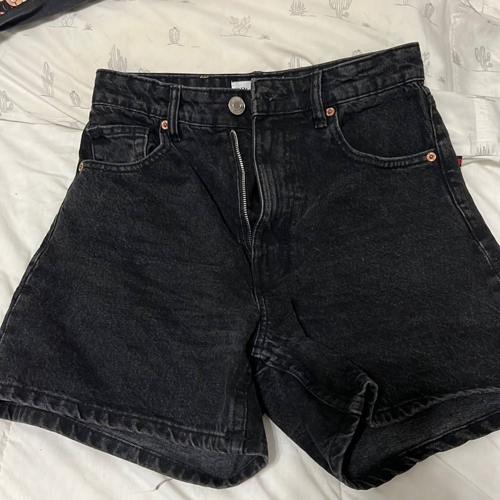 black zara mom shorts